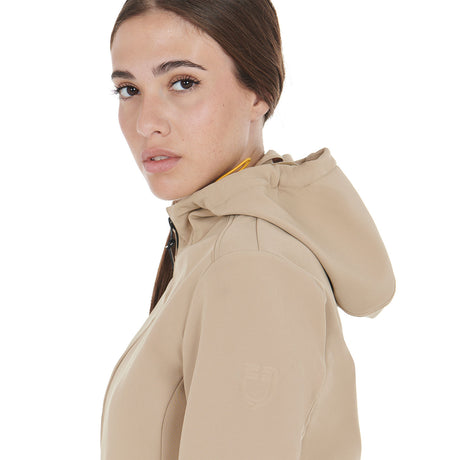 Women's slim fit softshell jacket with concealed pockets