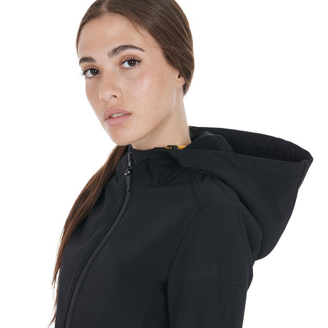 Women's slim fit softshell jacket with concealed pockets